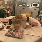 Vergel Con Encanto Con Bano Gata